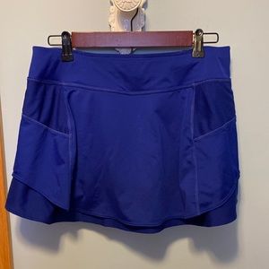 Athleta skort. Silicone leg bands. Size M.